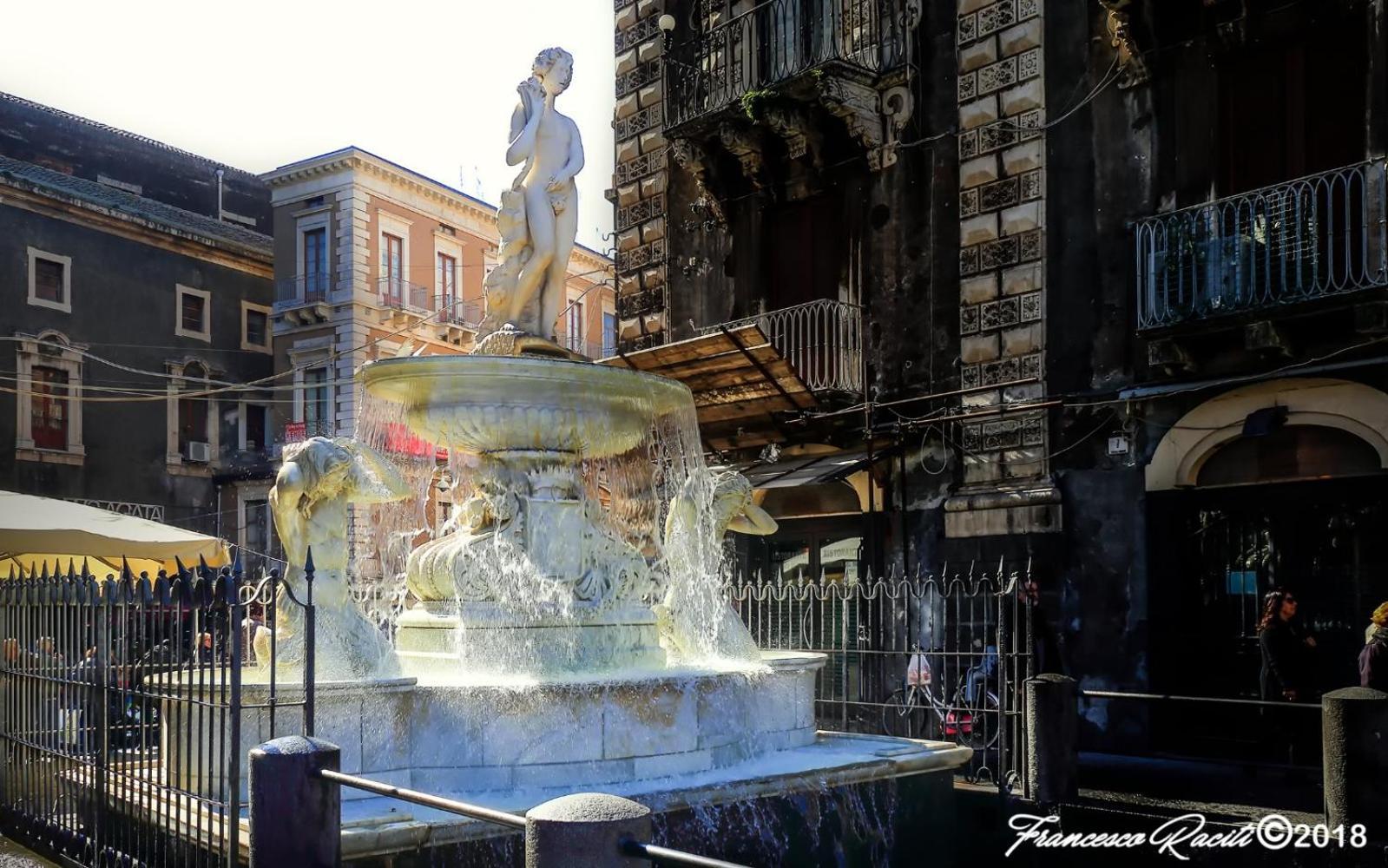 Elegante Matrimoniale Clemente House Catania Centro Hotel ภายนอก รูปภาพ